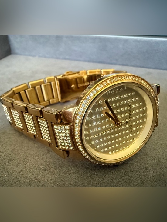 Michael Kors Gabbi MK3988 Gold Crystal Pavé Watch Gold Stainless Steel